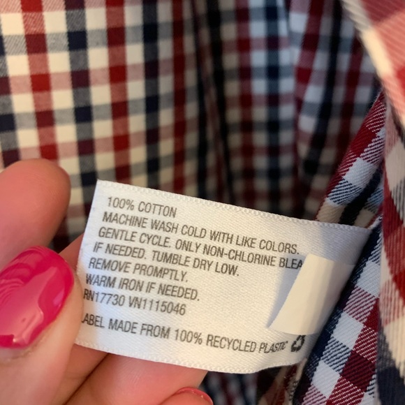 Two mens shirts.  Size XL - Picture 5 of 9